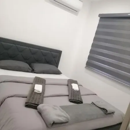 Touristic 2 Bedrooms Near Beach Center Διαμέρισμα *