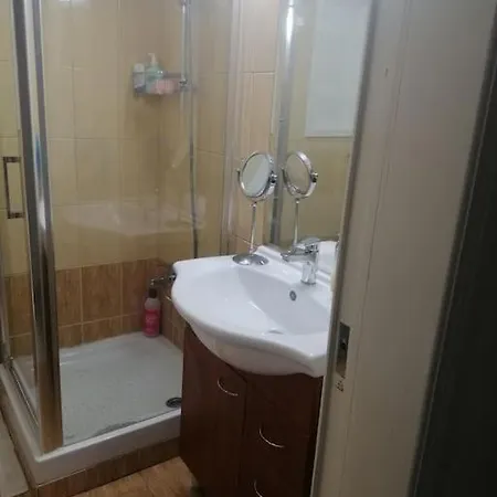 Touristic 2 Bedrooms Near Beach Center Διαμέρισμα *